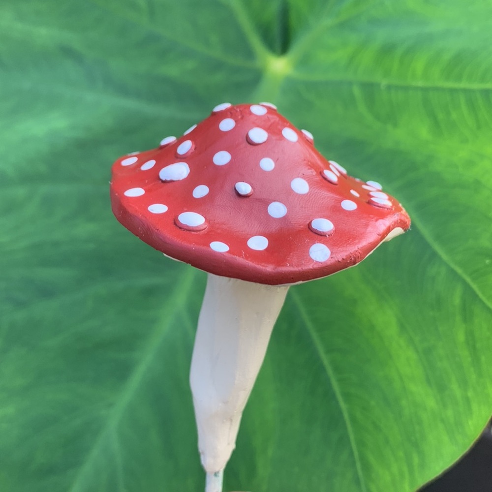 MUSHROOM π Garden Stakes w/ SPOTS! Set of 3 - Picture 7 of 14